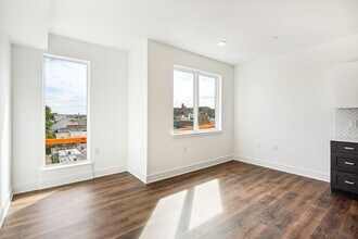 Interior Photo - OLO
