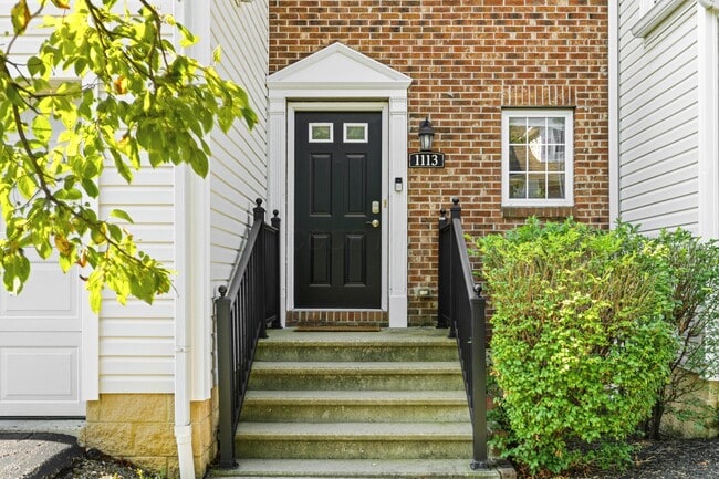 Building Photo - 1113 Green Knoll Dr