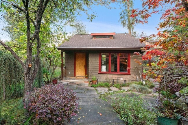 Building Photo - 385 Moraga Ave