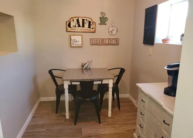 Foto del edificio - 1628 W Lindley Dr