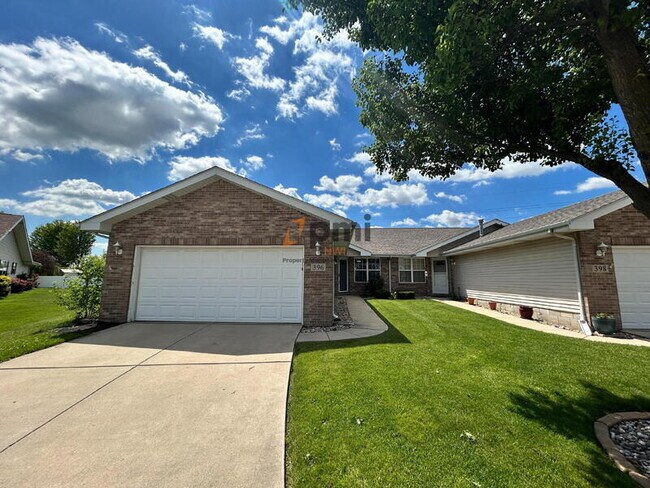 Foto del edificio - 396 Golden Oak Ct