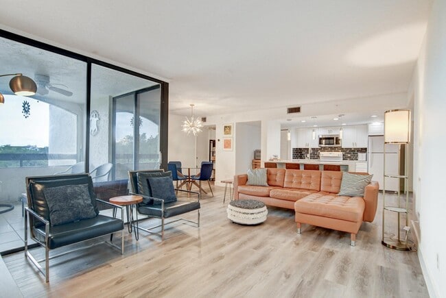 Building Photo - 1915 Lavers Cir