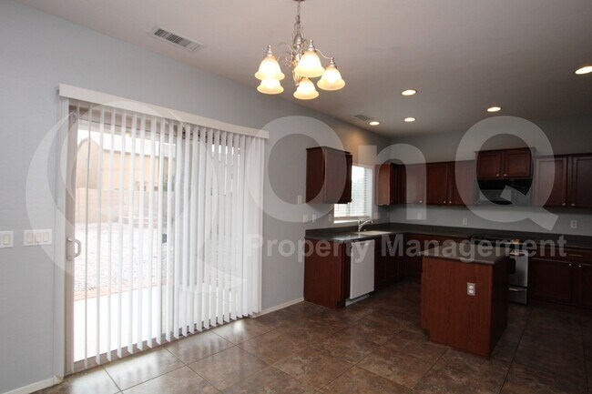 Foto del edificio - 359 E Brook St