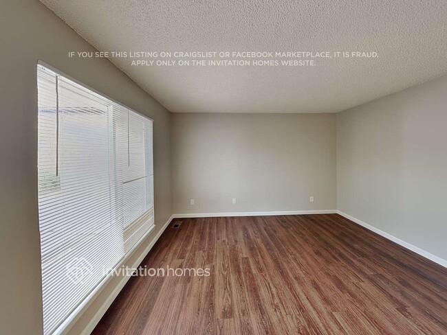 Building Photo - 1425 S Olathe Way