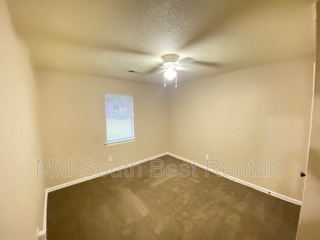 Building Photo - 1423 Ledger Rd