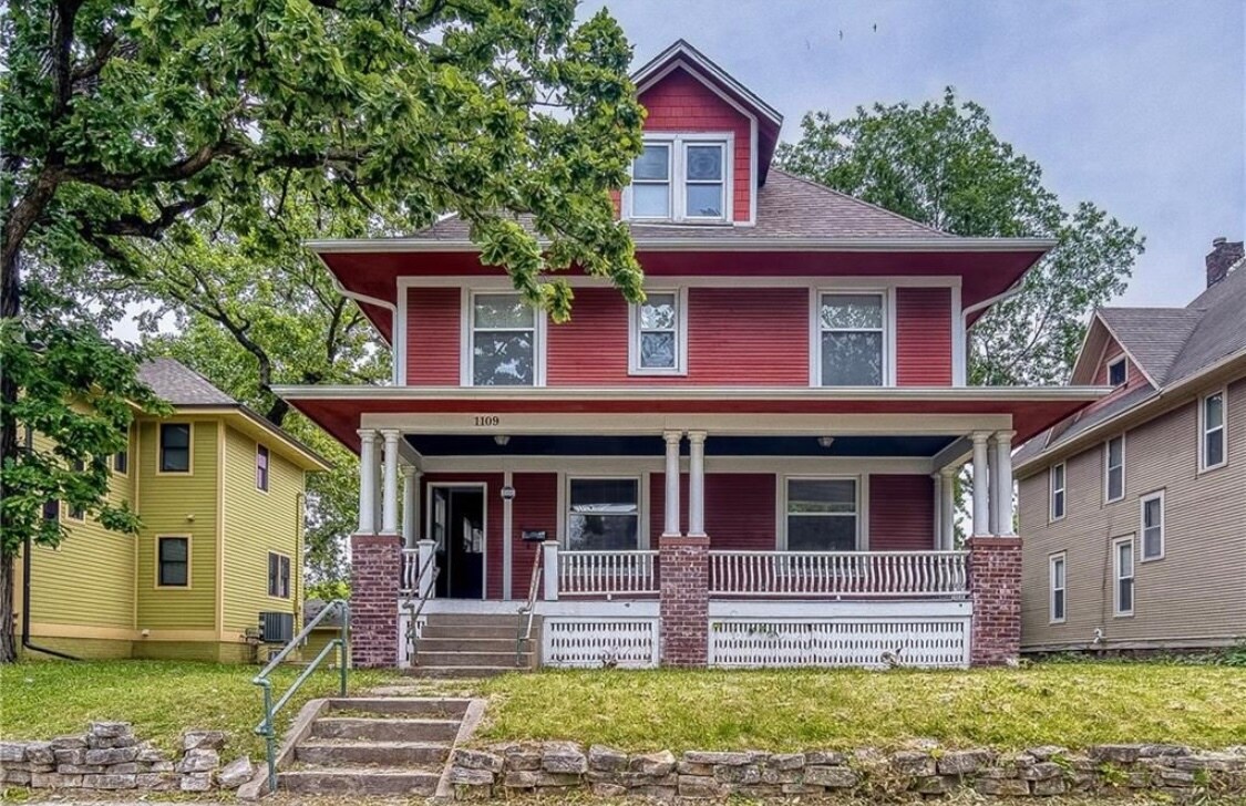 Huge 5-bedroom house less than a block from Drake - 1109 26th St
