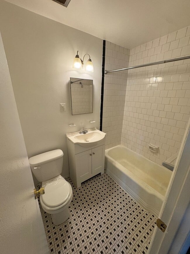 Building Photo - 4811 Minnesota Ave NE