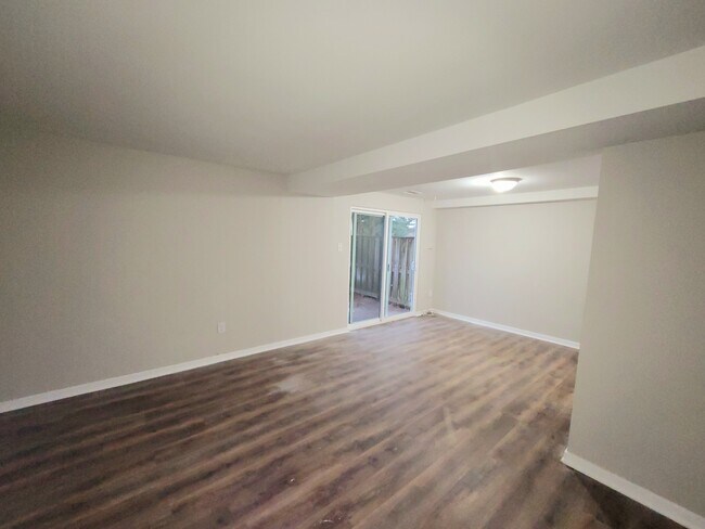 Building Photo - 488 West Ct