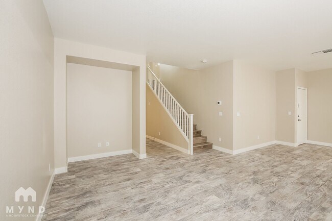 Foto del edificio - 1227 Sunny Acres Ave