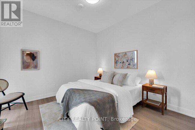 Photo du bâtiment - 664-664 Spadina Ave.