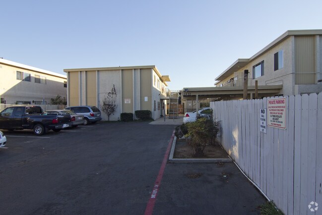 Building Photo - 1433 Hemlock Ave