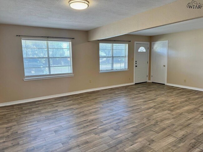 Foto del edificio - 1408 Normandy Dr