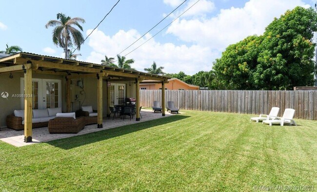 Building Photo - Beautiful home in quiet neighborhood