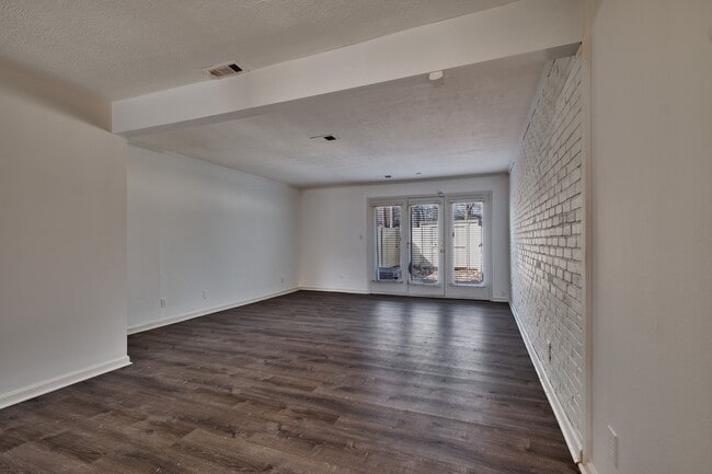 Building Photo - 1364 Tishman Ln