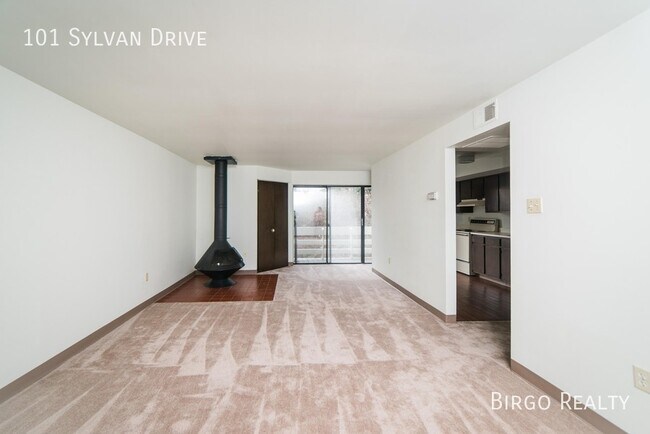 Building Photo - Move in special! Free first month's rent!!...