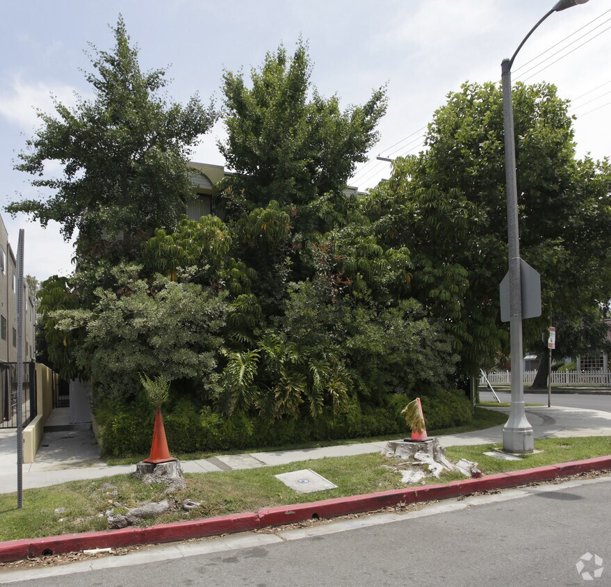 Building Photo - 4202 Tujunga Ave