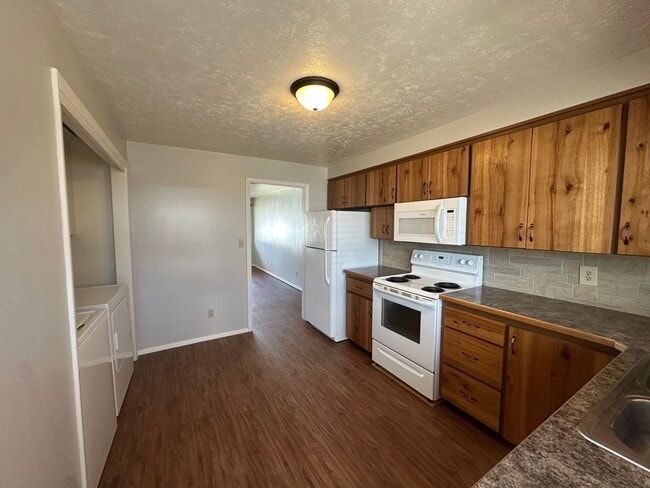 Building Photo - 520 W 32nd St