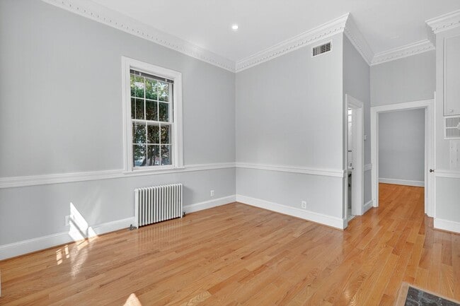 Foto del edificio - 1363 28th St NW