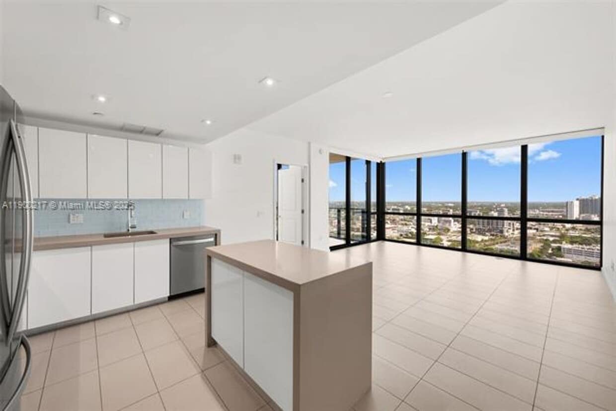 Photo - 1600 NE 1st Ave unit 3016 (A11900217)