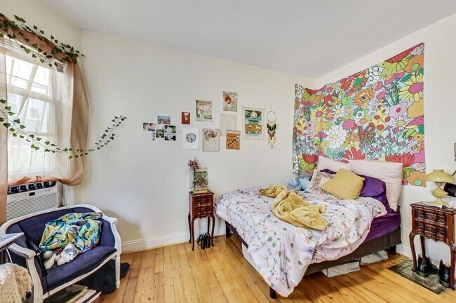 Building Photo - Luxury 5 Bed in Mission Hill