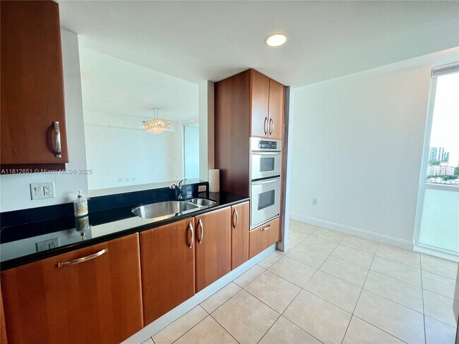 Foto del edificio - 19400 Turnberry Way