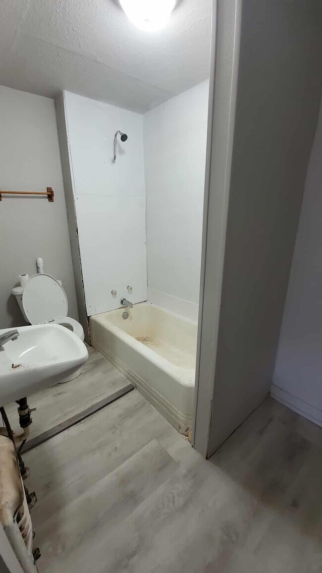 Foto del edificio - 201 E Walnut Ave