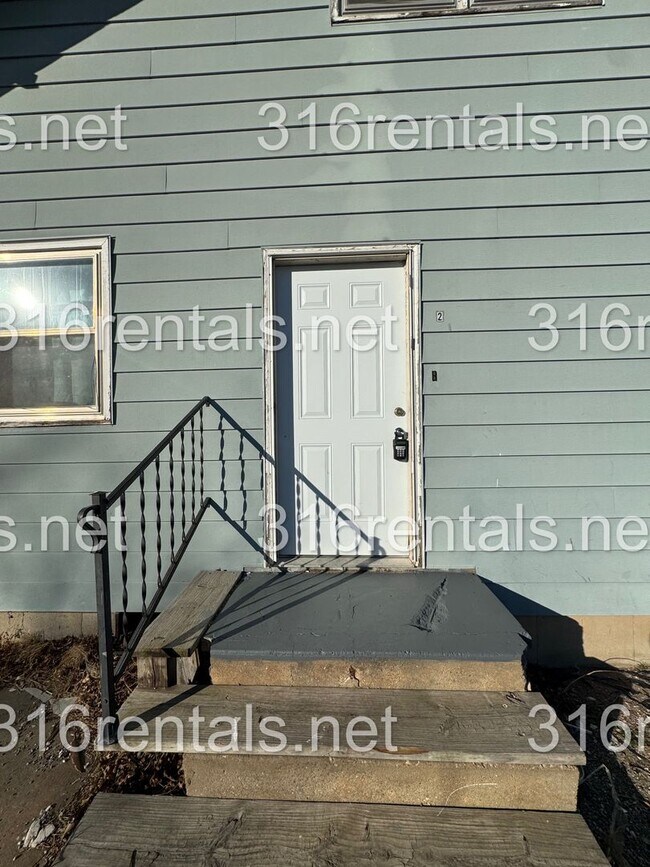 Building Photo - 1201 Hoch