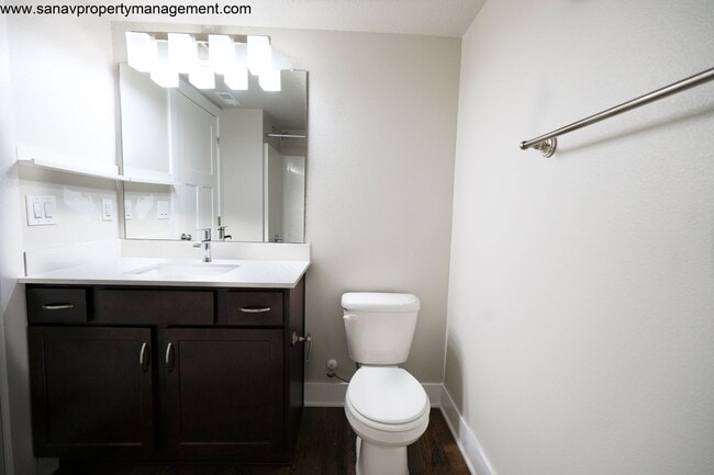 Building Photo - Beautiful two story with 4 Bedrooms home i...
