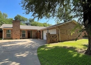 Building Photo - 413 Oxford Dr
