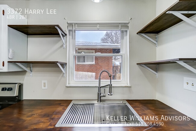 Foto del edificio - 3372 Harry Lee Ln