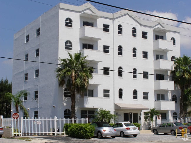 Building Photo - 3052 SW 27th Ave
