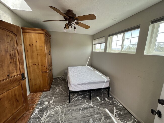 bedroom C - 3110 Monte Vista Blvd NE