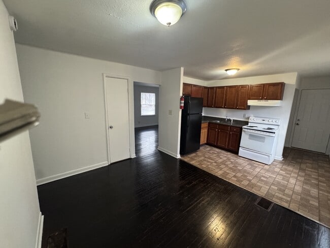 Building Photo - 324 Banberry Dr SE