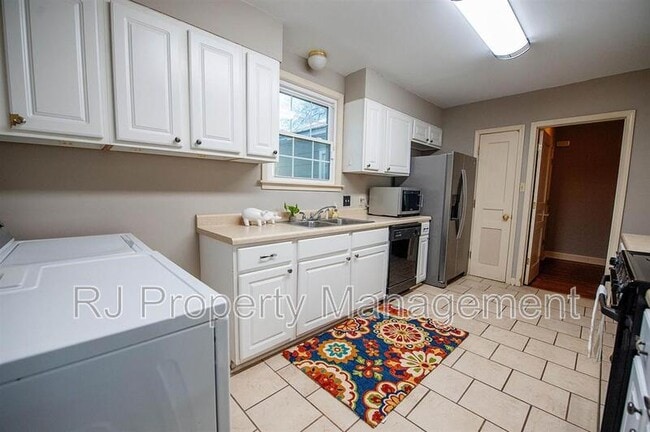 Building Photo - 41 S Fenwick Rd