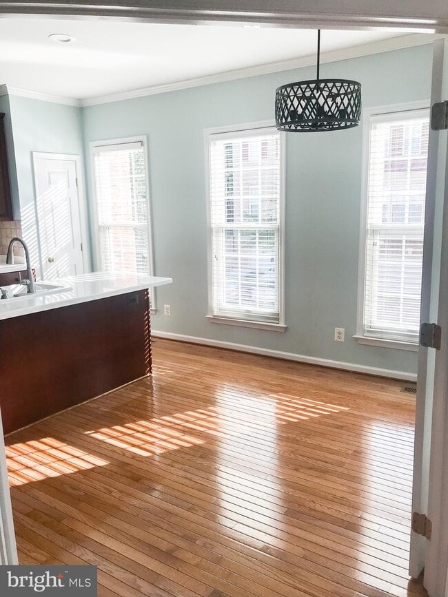 Building Photo - 4605 Lambert Pl