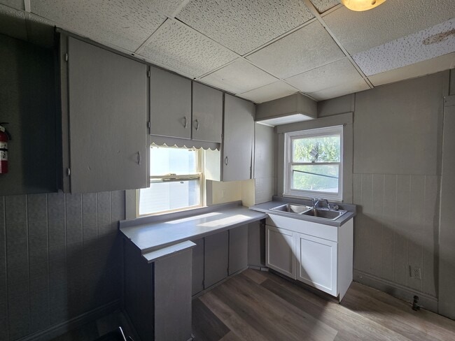 Building Photo - 211 Manson St