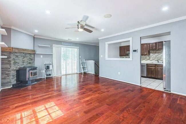 Building Photo - 4556-c Ryan Pl 50-M