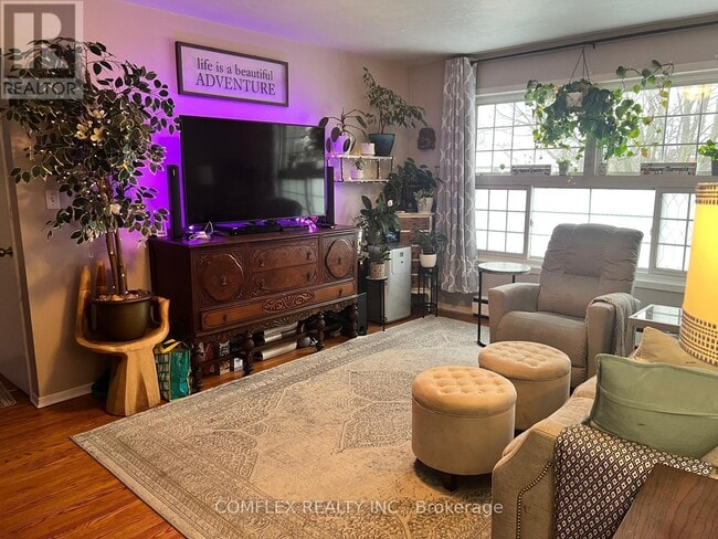 Building Photo - 334 Surrey Dr