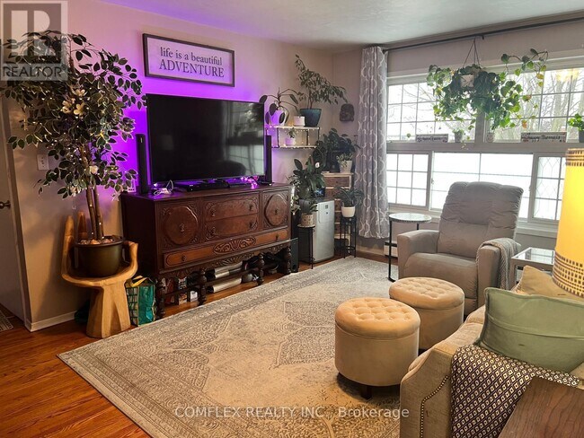 Photo du bâtiment - 334 Surrey Dr