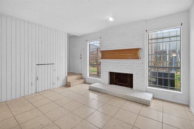 Foto del edificio - 9550 Deering Dr