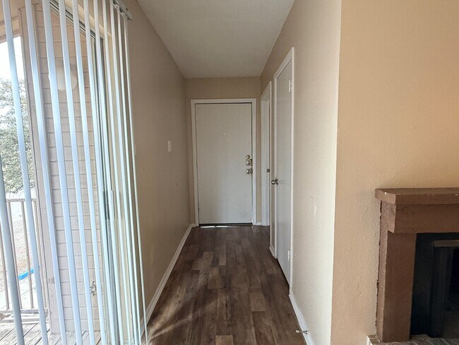 Foto del edificio - 4700 Boulder Dr