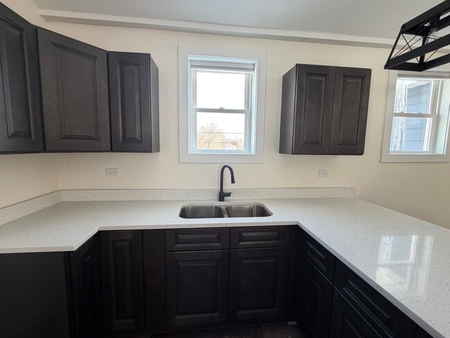 Building Photo - 915 S Spencer Rd