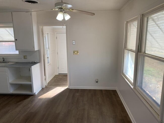 Foto del edificio - 2121 E Eucalyptus Ave