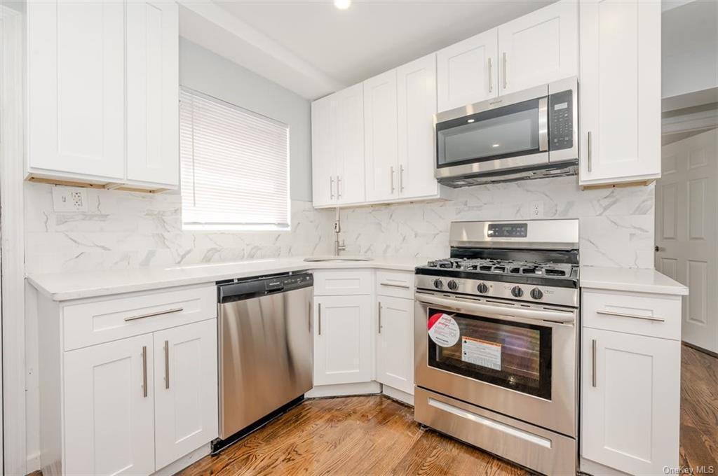 Kitchen - 2565 Laconia Ave
