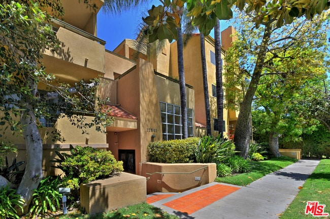 Foto del edificio - 12841 Bloomfield St