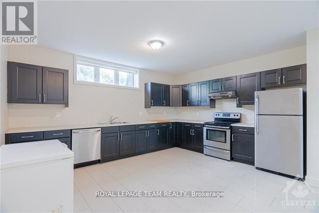 Building Photo - 1100 Hollington St