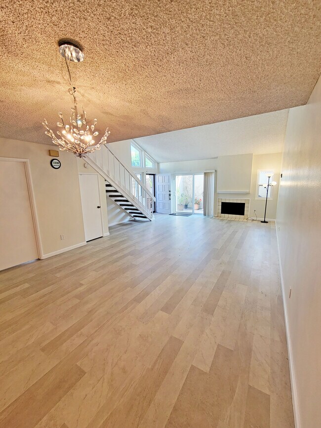 Building Photo - 6260 Caminito Araya