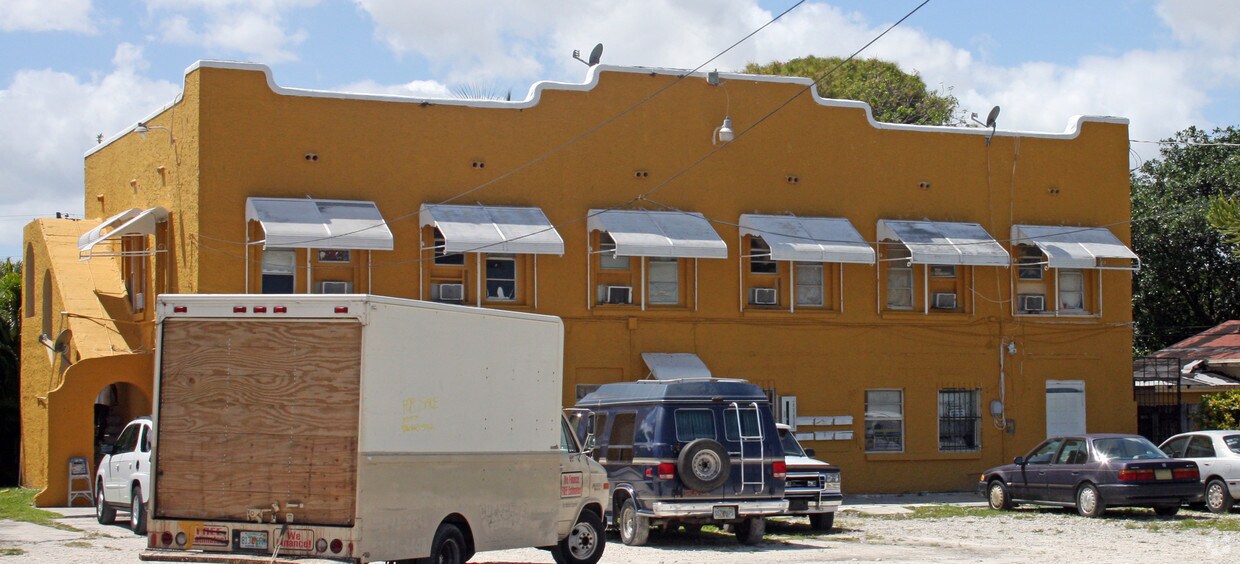 Building Photo - 440 NW 23rd Ct