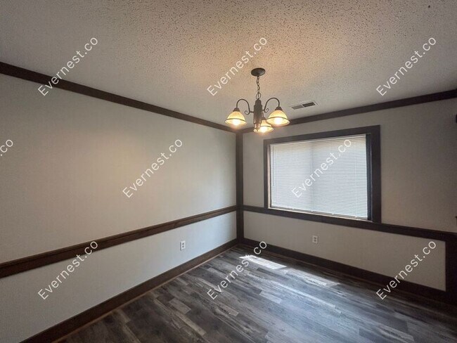 Building Photo - 536 Windridge Point