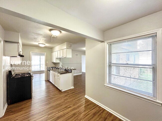Foto del edificio - 3980 Sloan St